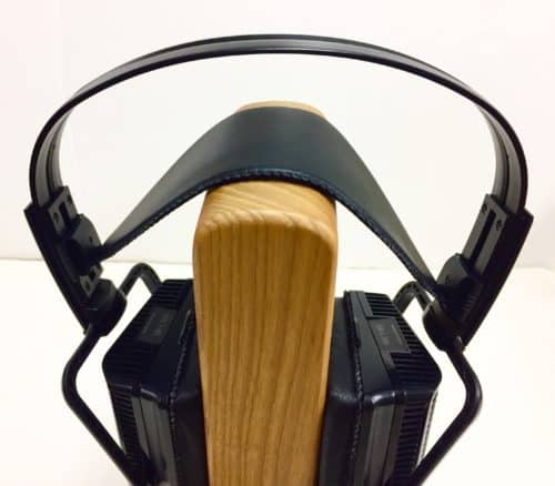 The slightly misadjusted headband of the Stax SR-L700Stax SR-L700